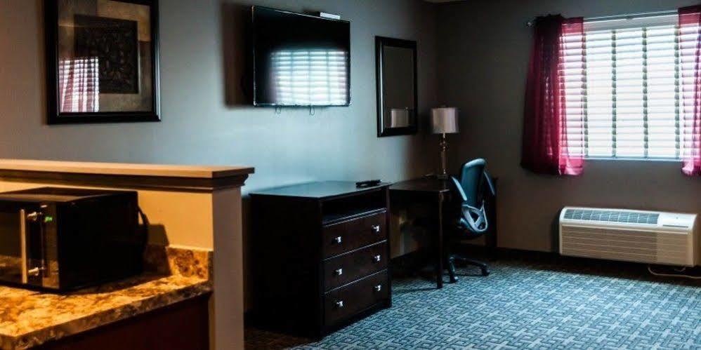 Holmes Suites And Inn Blacklick Bagian luar foto