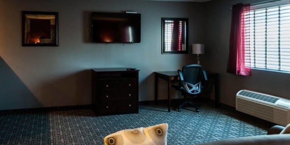 Holmes Suites And Inn Blacklick Bagian luar foto