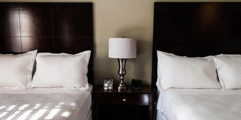 Holmes Suites And Inn Blacklick Bagian luar foto