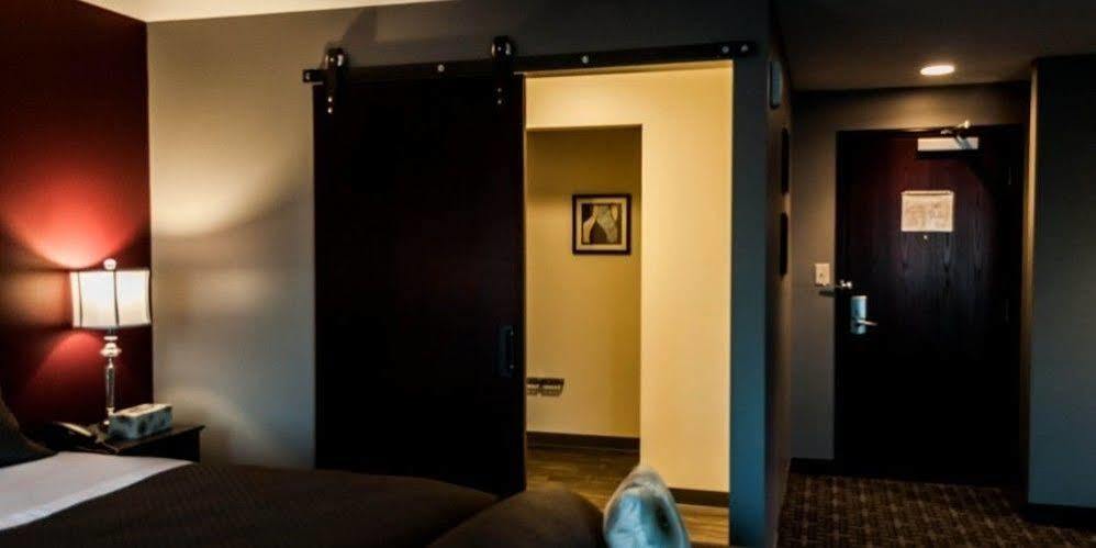 Holmes Suites And Inn Blacklick Bagian luar foto